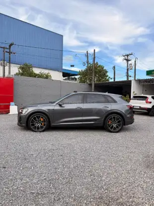 AUDI-E-TRON-2020