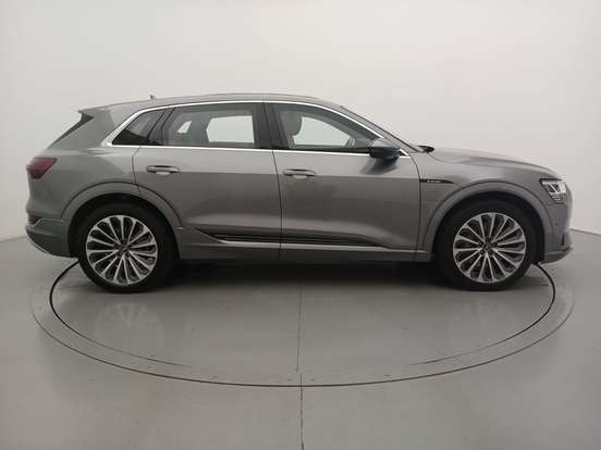 AUDI-E-TRON-2022