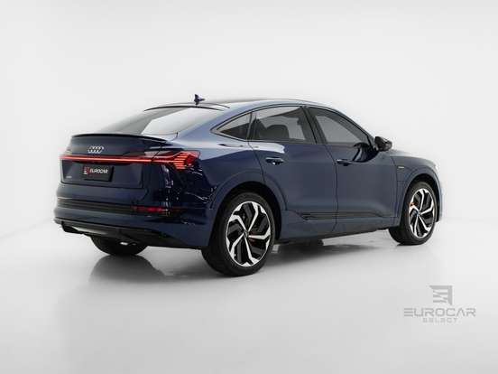AUDI-E-TRON-2022