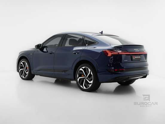 AUDI-E-TRON-2022