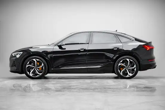 AUDI-E-TRON-2022