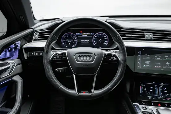 AUDI-E-TRON-2022