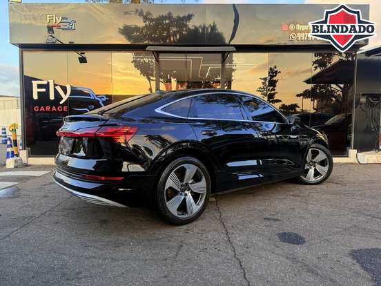 AUDI-E-TRON-2022