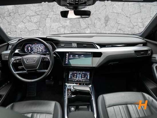 AUDI-E-TRON-2022