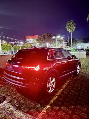 AUDI-Q3-2021