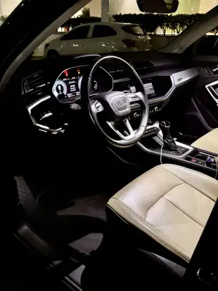AUDI-Q3-2021