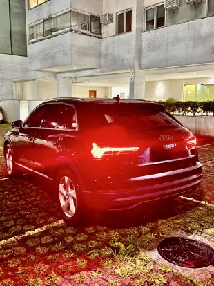 AUDI-Q3-2021