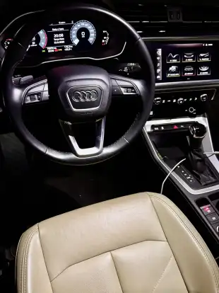 AUDI-Q3-2021