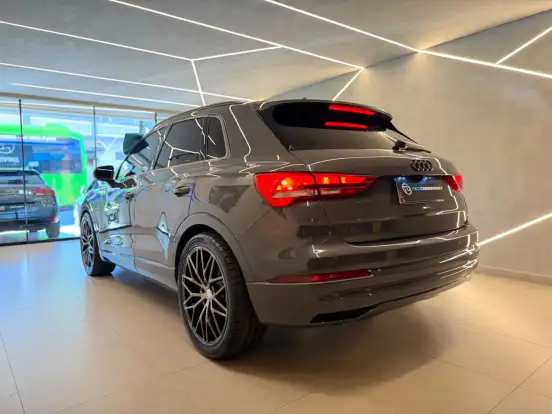 AUDI-Q3-2021
