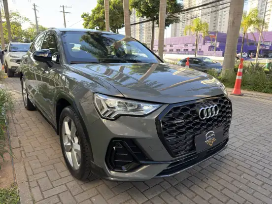 AUDI-Q3-2022