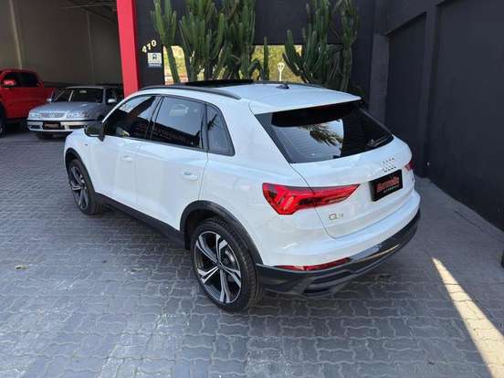 AUDI-Q3-2024