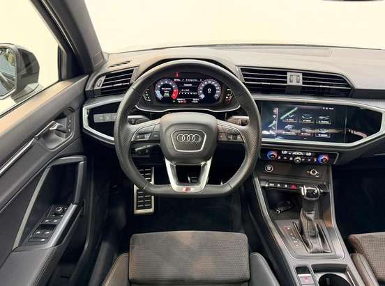 AUDI-Q3-2022
