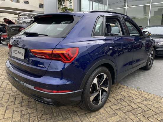 AUDI-Q3-2022