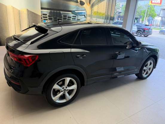 AUDI-Q3-2022