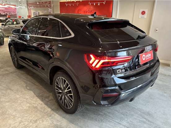 AUDI-Q3-2023