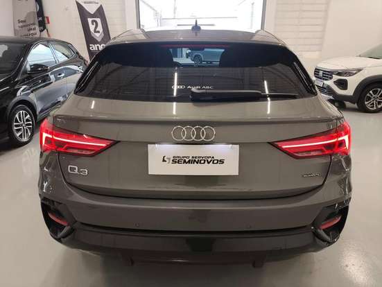 AUDI-Q3-2023