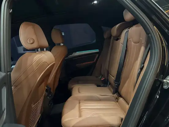 AUDI-Q5-2022