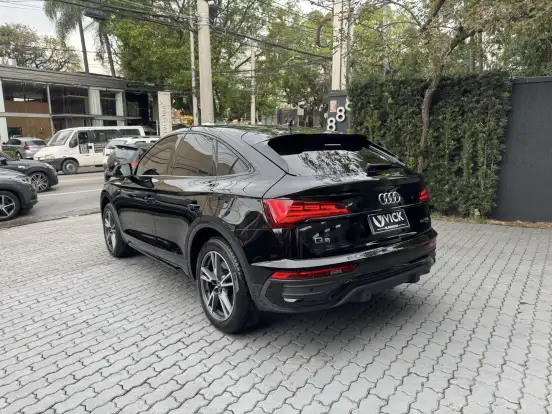 AUDI-Q5-2022