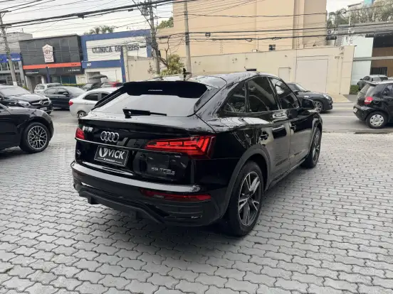 AUDI-Q5-2022