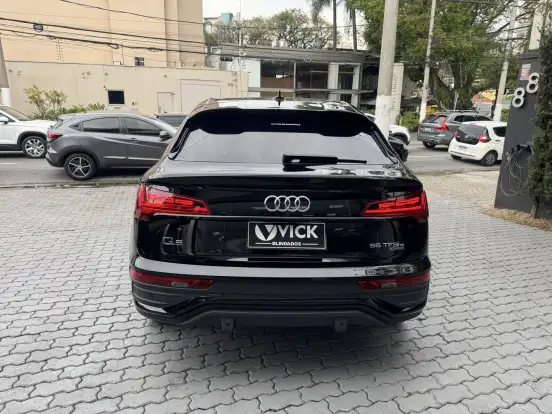 AUDI-Q5-2022