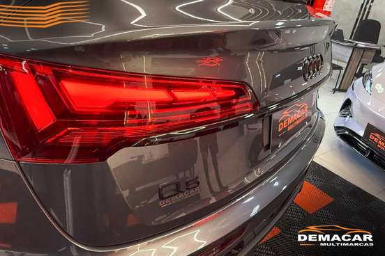 AUDI-Q5-2021