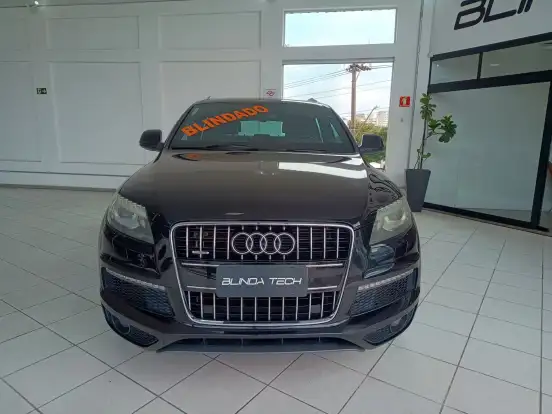 AUDI-Q7-2010