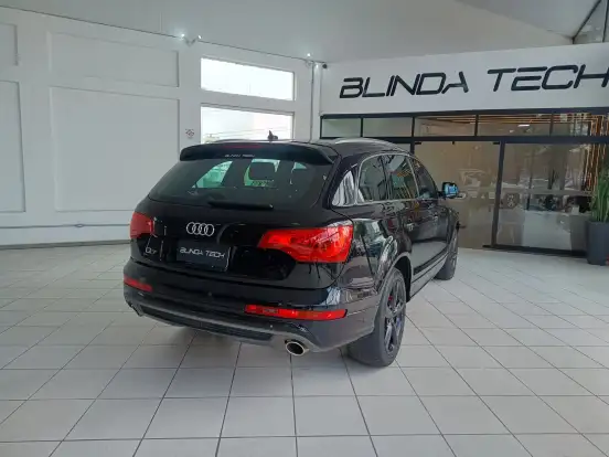 AUDI-Q7-2010