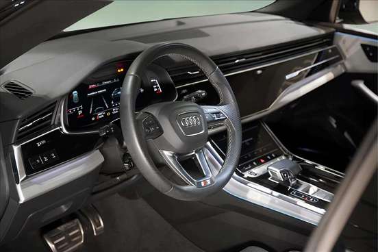 AUDI-Q8-2022
