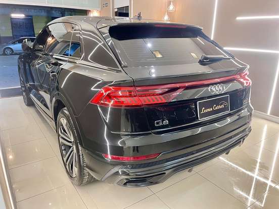 AUDI-Q8-2022