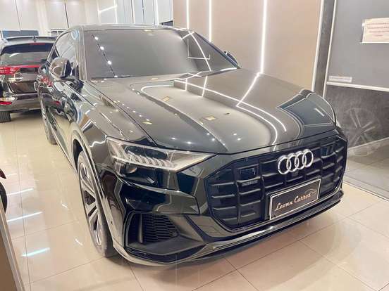 AUDI-Q8-2022