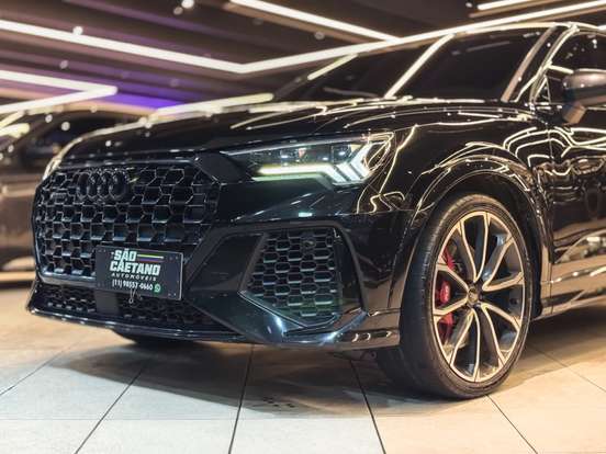 AUDI-RS Q3-2021