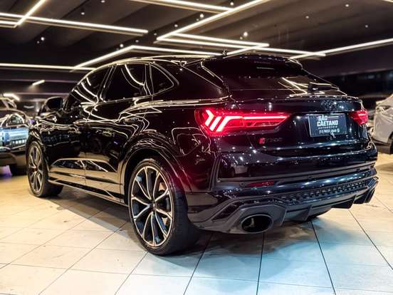 AUDI-RS Q3-2021