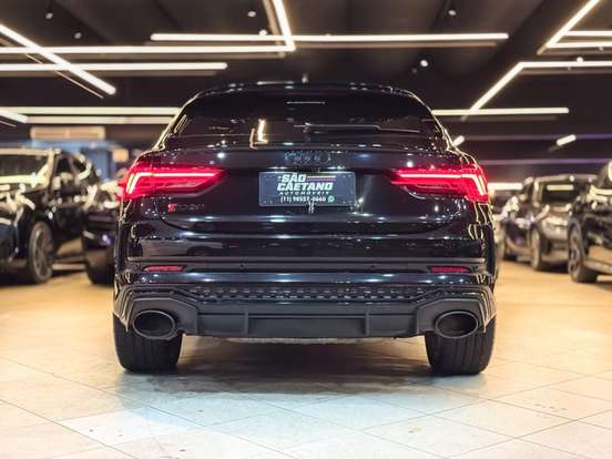 AUDI-RS Q3-2021
