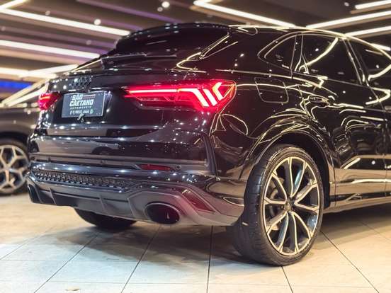 AUDI-RS Q3-2021