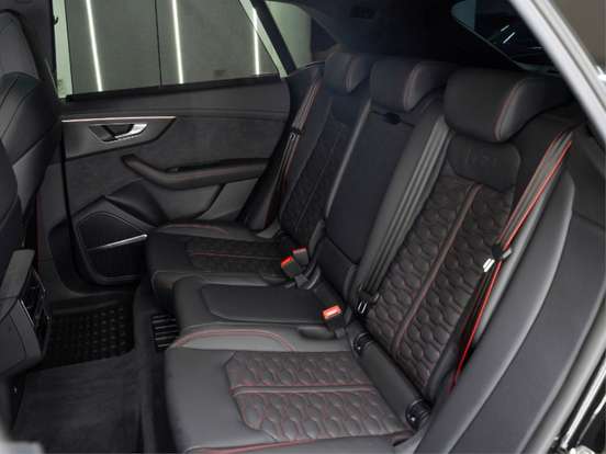 AUDI-RS Q8-2025