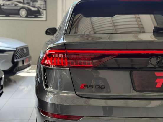 AUDI-RS Q8-2020