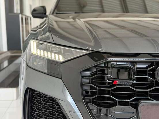AUDI-RS Q8-2020