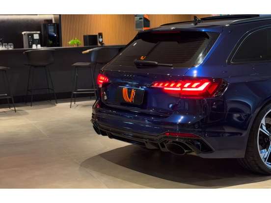 AUDI-RS4-2020