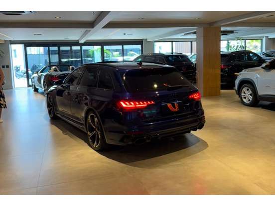 AUDI-RS4-2020