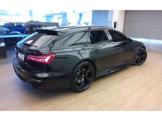 AUDI-RS6-2023