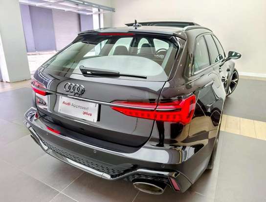 AUDI-RS6-2023