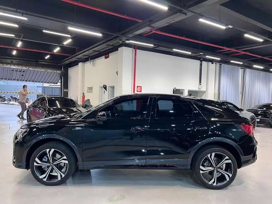 AUDI-Q3-2023