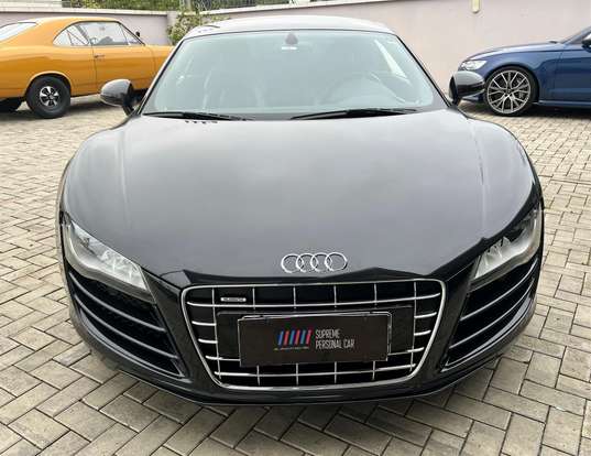AUDI-R8-2011
