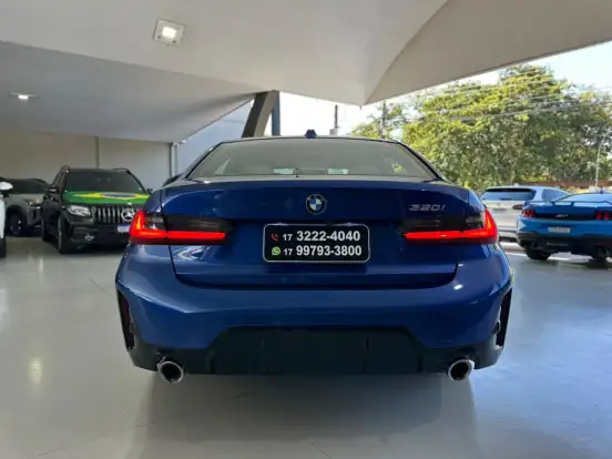 BMW-320i-2023