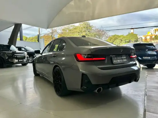 BMW-320i-2023