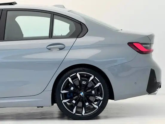 BMW-320i-2024