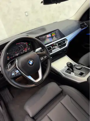 BMW-320i-2021