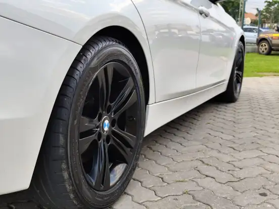 BMW-320i-2016