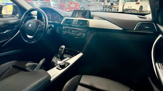 BMW-320i-2016