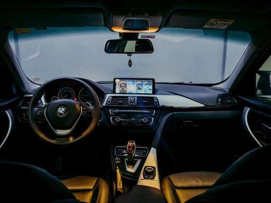 BMW-320i-2015